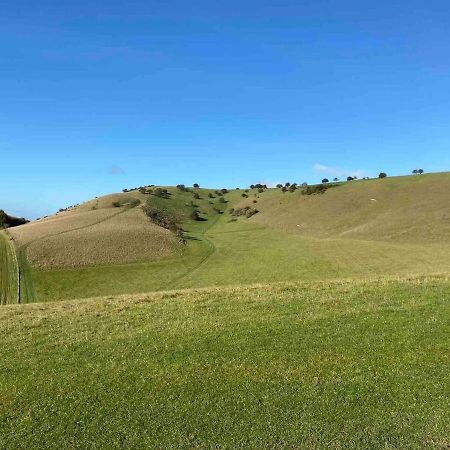 Pewsey Retreat 3 Sleeps -Petfriendly Bbq Parking Apartment Exterior photo