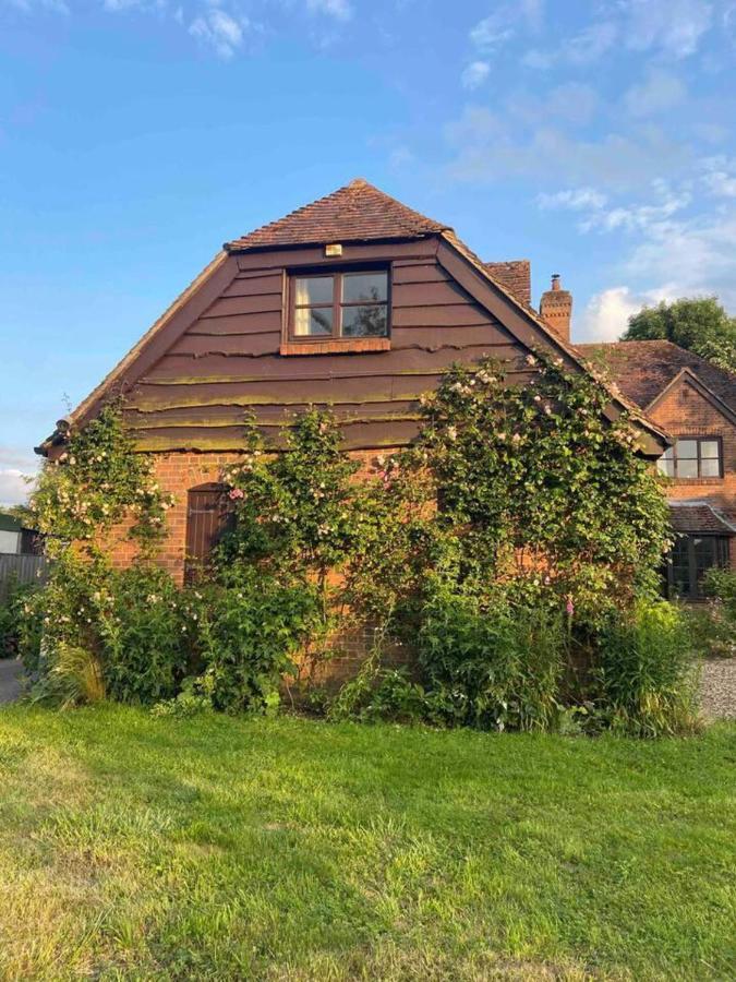 Pewsey Retreat 3 Sleeps -Petfriendly Bbq Parking Apartment Exterior photo