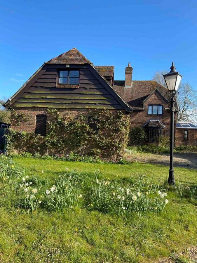 Pewsey Retreat 3 Sleeps -Petfriendly Bbq Parking Apartment Exterior photo